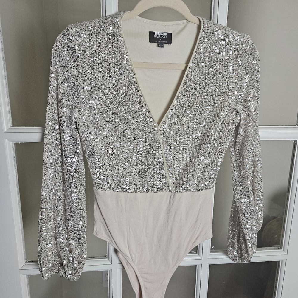 Sparkling Rose Quart Sequin V Neck Bodysuit by Bardot, SZ XS
